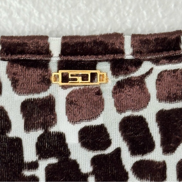 St. John Sport Velvet Giraffe Print Blouse Brown/White Size Medium - Picture 8 of 9